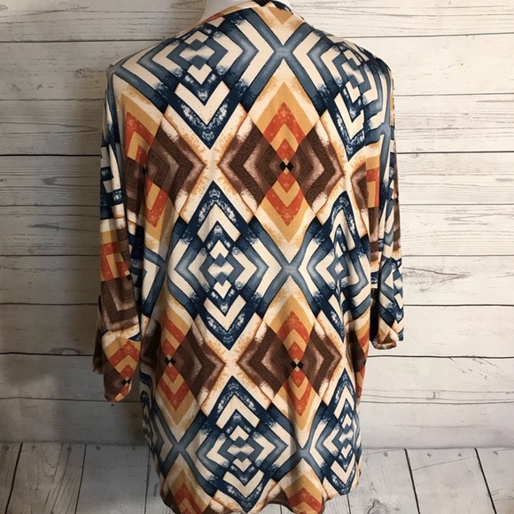 Geometric Print Top - Picture 3 of 5